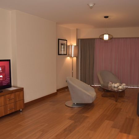 Hotel Crowne Plaza Istanbul Harbiye By Ihg Extérieur photo A living room at the hotel