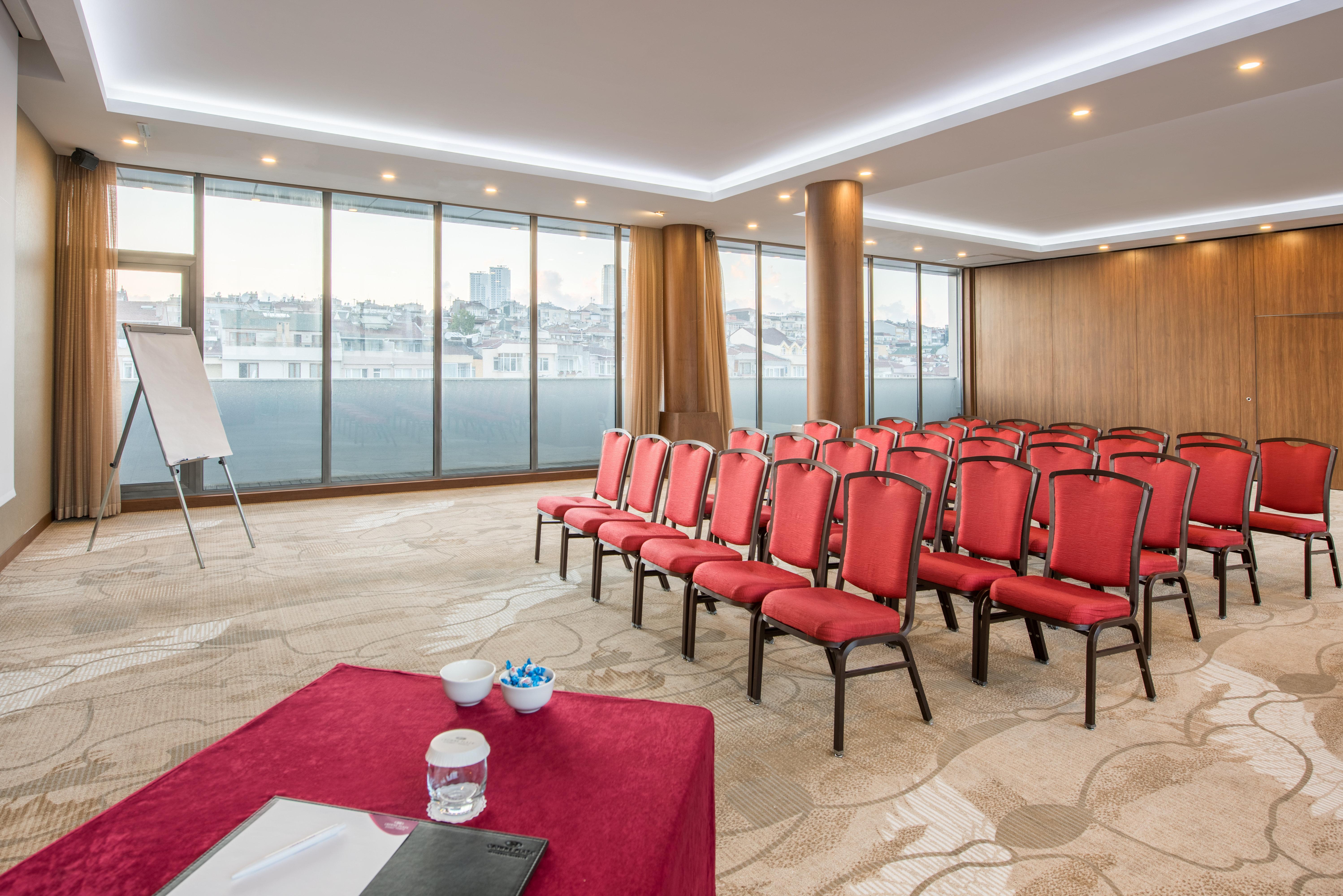 Hotel Crowne Plaza Istanbul Harbiye By Ihg Extérieur photo Meeting room
