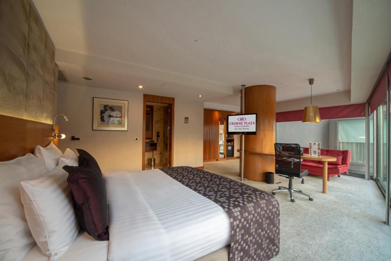 Hotel Crowne Plaza Istanbul Harbiye By Ihg Extérieur photo Suite at the Crowne Plaza London - The Tower