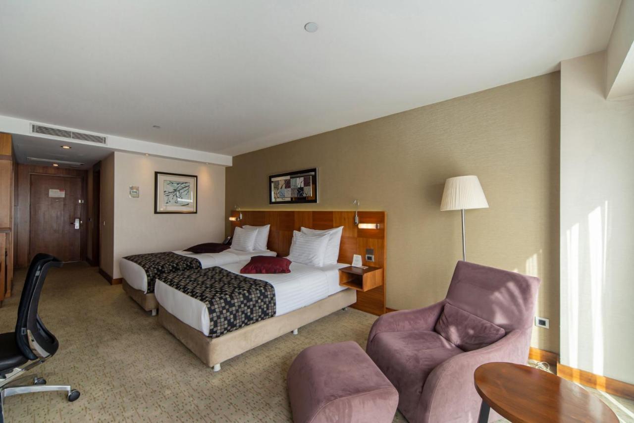 Hotel Crowne Plaza Istanbul Harbiye By Ihg Extérieur photo A room at the hotel