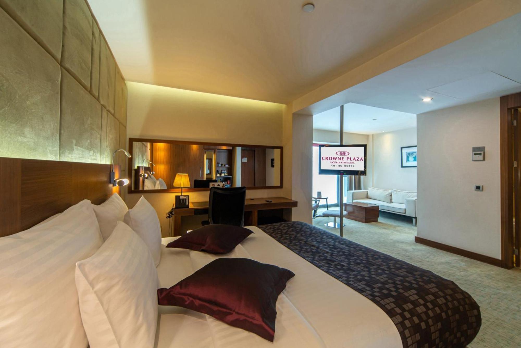 Hotel Crowne Plaza Istanbul Harbiye By Ihg Extérieur photo A suite at the Crowne Plaza Hotel, Dublin
